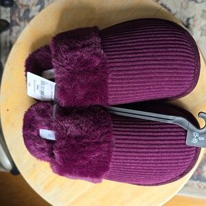 EAST 5TH BRAND WOMENS WINE COLOR RIBBED & FAUX FUR SLIP-ON SLIPPERS SIZE SMALL